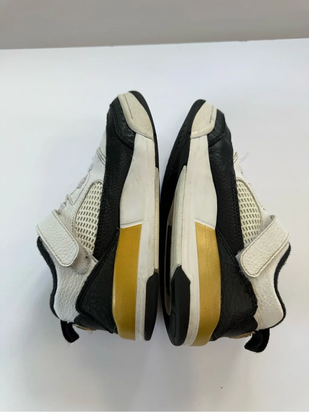 Nike Kids White, Black & Gold Low-Top Sneakers